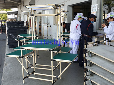 Bàn ống thép bọc nhựa có bàn phụ hai bên