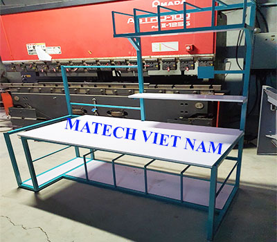 Bàn đóng gói khung thép cho bưu cục Viettel Post