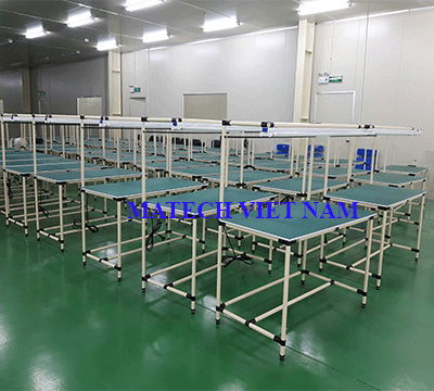 Bàn thao tác ống thép bọc nhựa có đèn