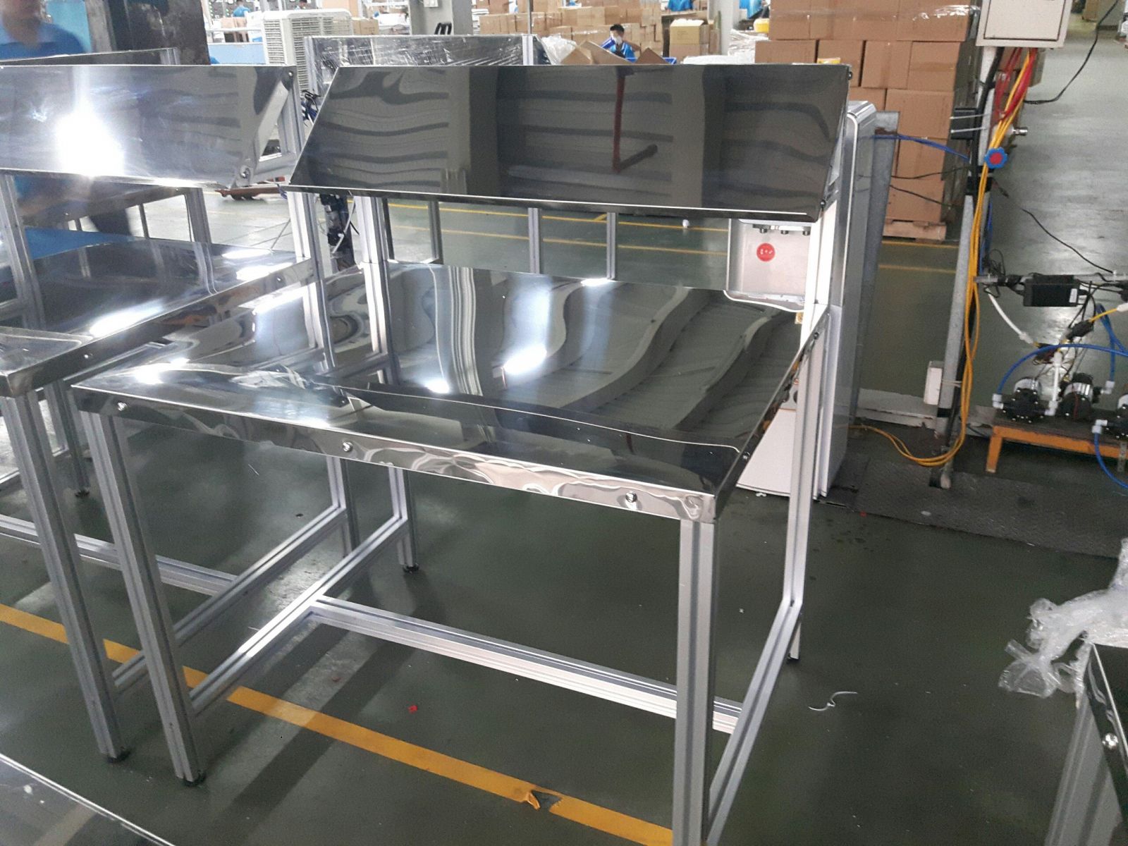 Bàn thao tác khung nhôm, mặt inox 